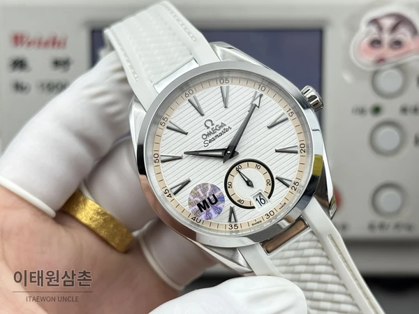 오메가 씨마스터 아쿠아테라 150M 스몰세컨즈 화이트 다이얼 화이트 러버 스트랩 오토매틱 41mm 오메가 씨마스터 아쿠아테라 150M 스몰세컨즈 화이트 다이얼 화이트 러버 스트랩 오토매틱 41mm