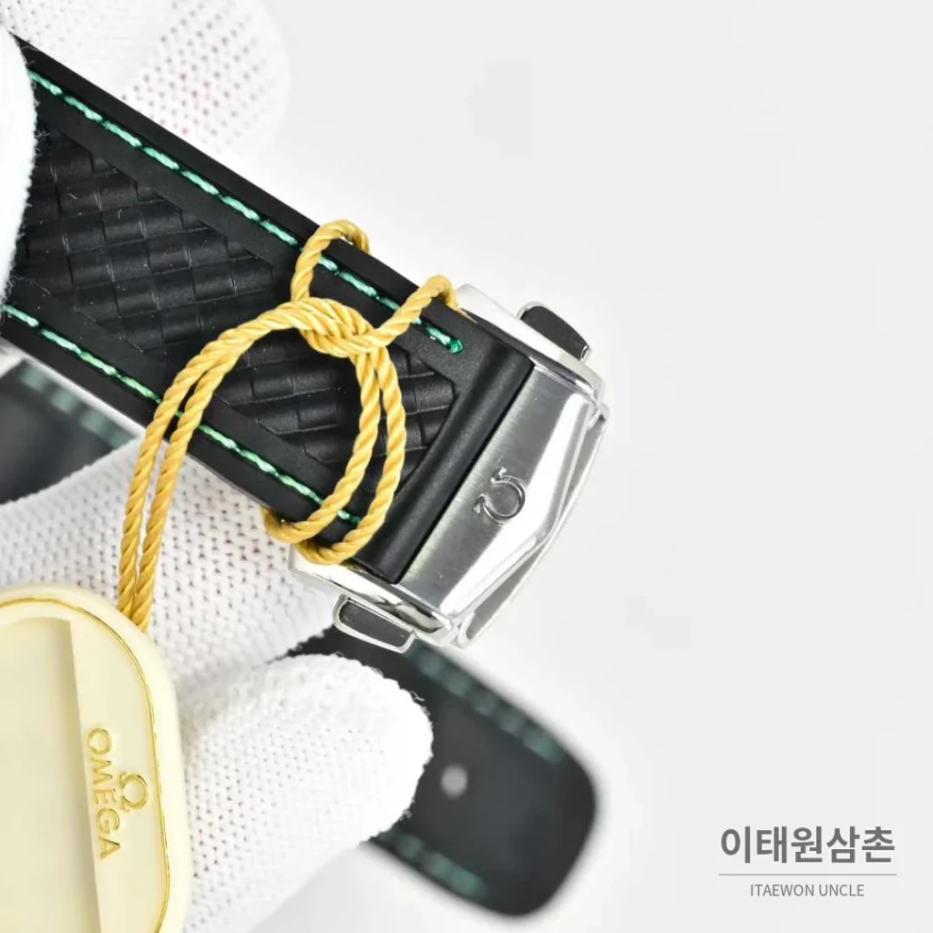 오메가 씨마스터 아쿠아테라 스틸 블루다이얼 데이트 오토매틱 41mm 블랙 러버 스트랩