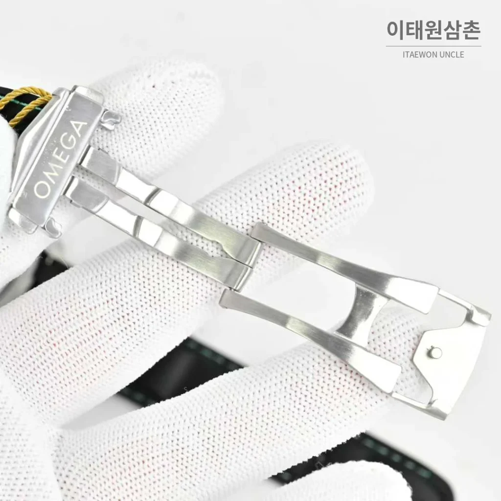 오메가 씨마스터 아쿠아테라 스틸 블루다이얼 데이트 오토매틱 41mm 블랙 러버 스트랩 블랙 베젤