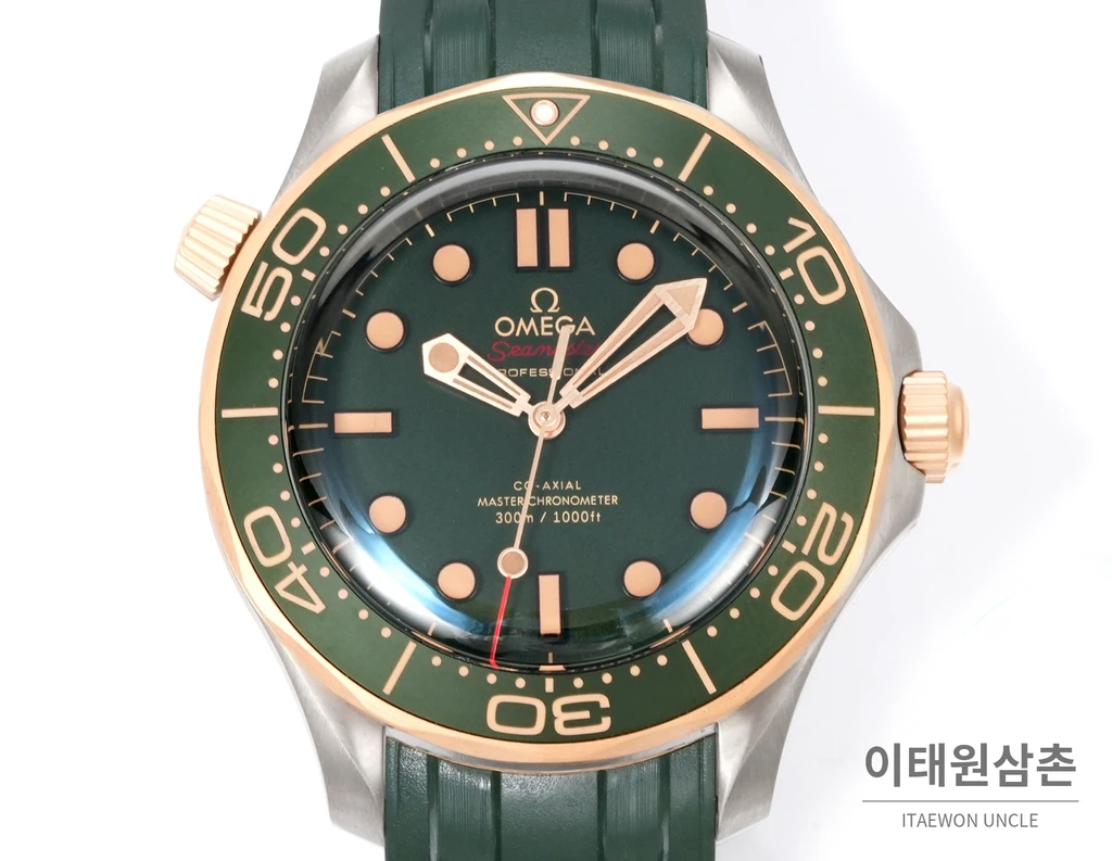 오메가 씨마스터 오토매틱 42mm 그린 다이얼 그린 러버 스트랩