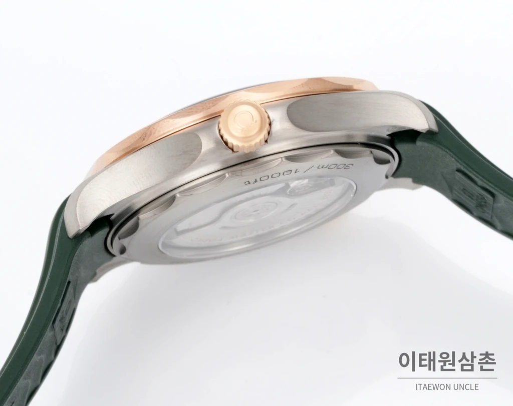 오메가 씨마스터 오토매틱 42mm 그린 다이얼 그린 러버 스트랩
