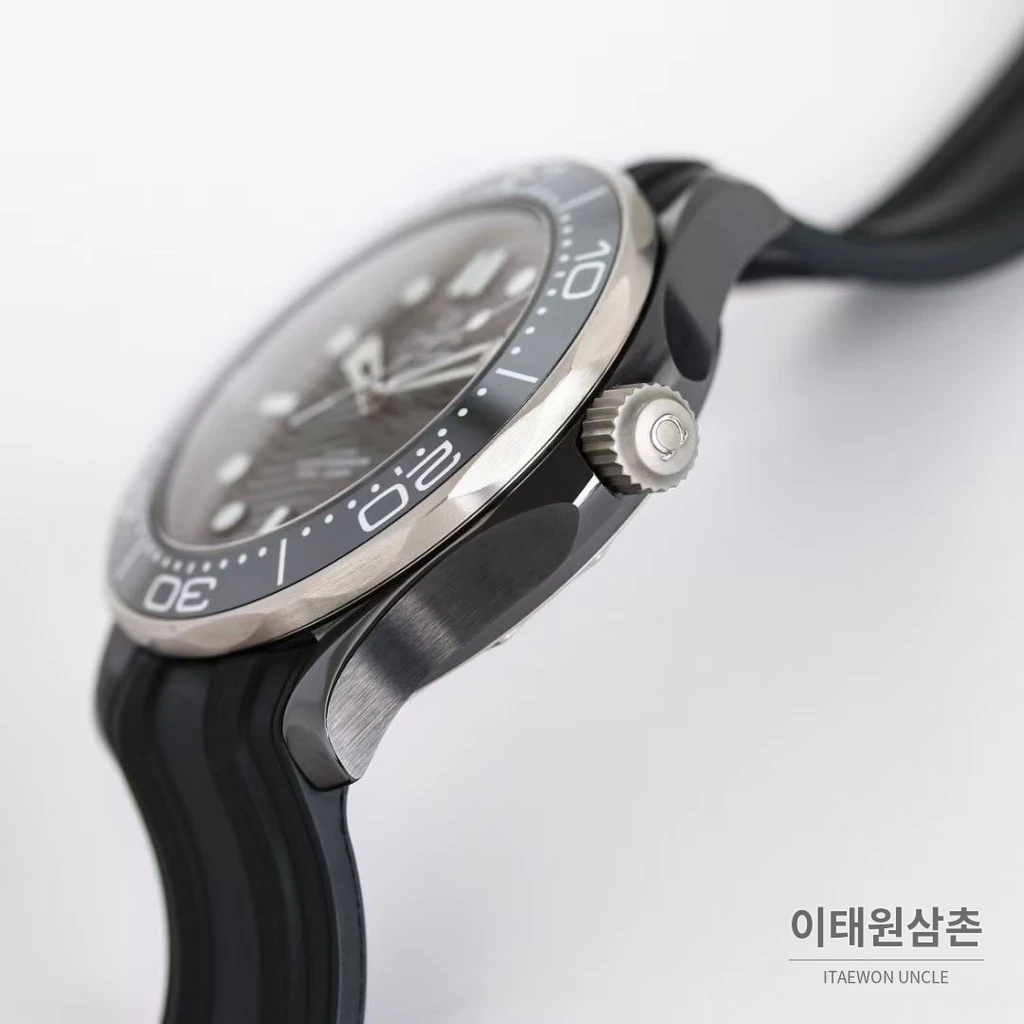 오메가 씨마스터 오토매틱 43.50mm 블랙 다이얼