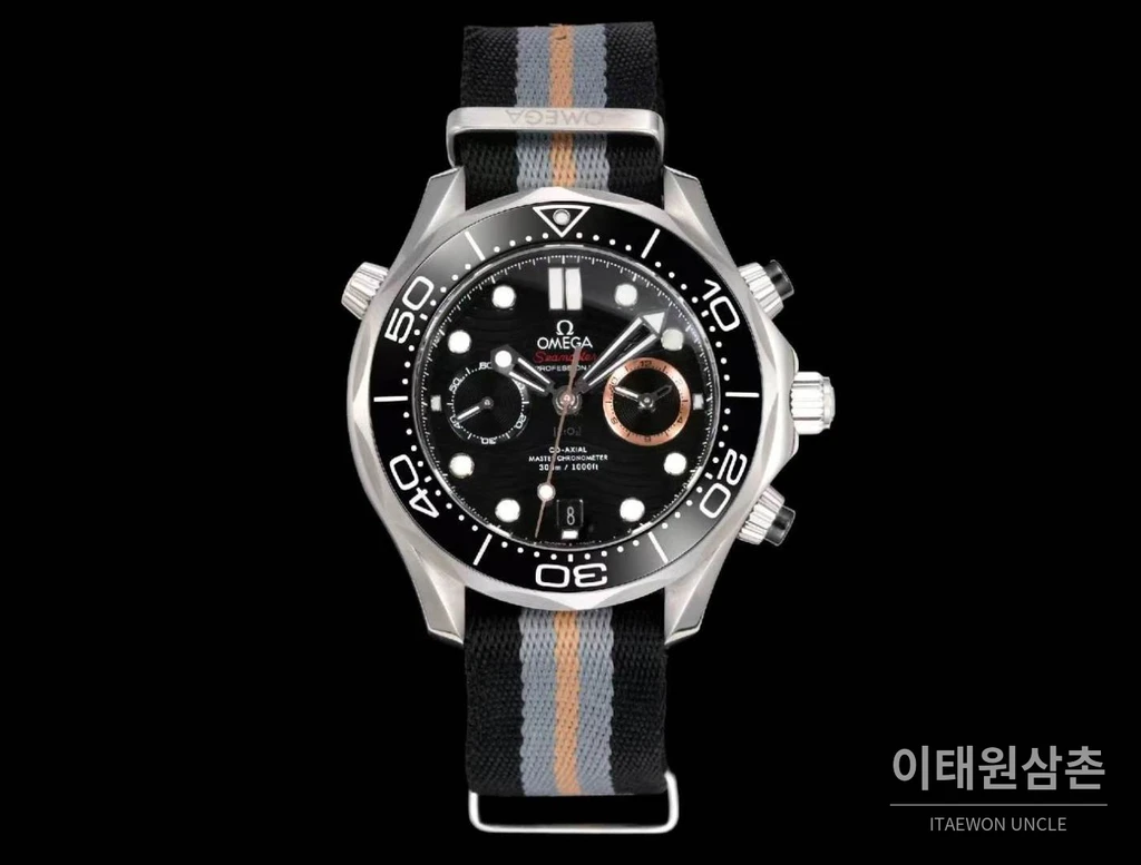 오메가 씨마스터 다이버 300M 007 퍼스트 라이트 블랙 세라믹 크로노그래프 NATO 스트랩 시계 44mm