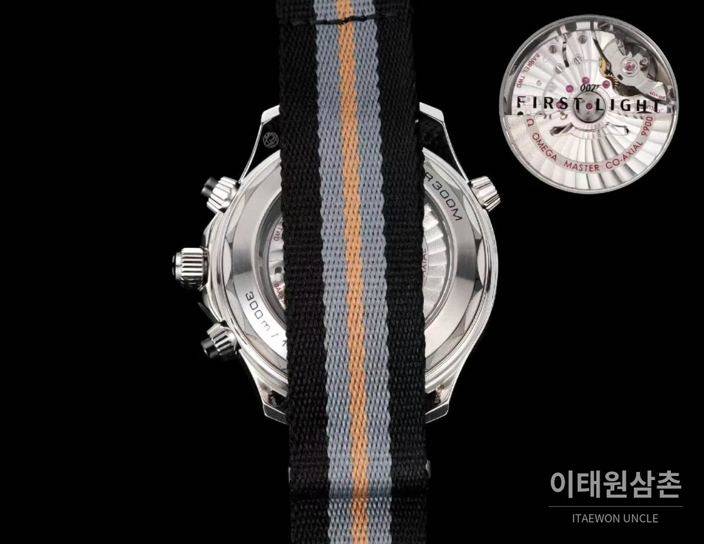 오메가 씨마스터 다이버 300M 007 퍼스트 라이트 블랙 세라믹 크로노그래프 NATO 스트랩 시계 44mm