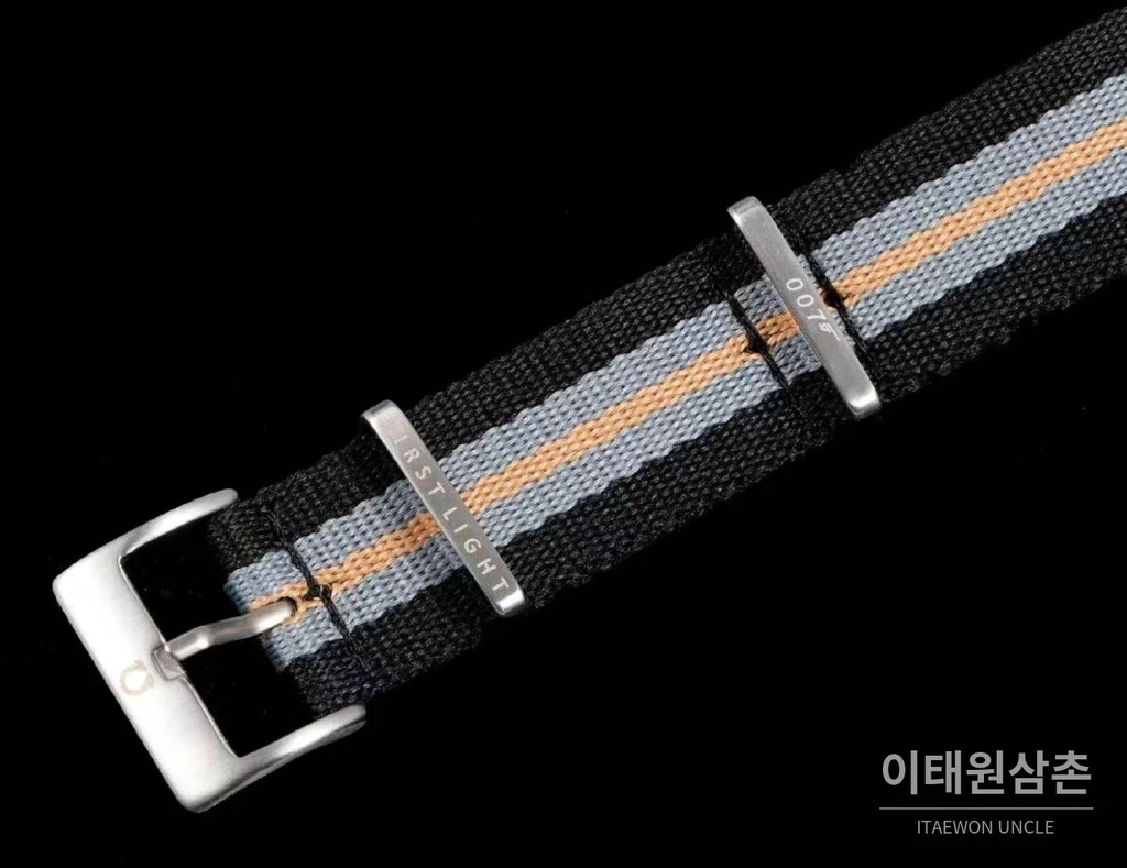 오메가 씨마스터 다이버 300M 007 퍼스트 라이트 블랙 세라믹 크로노그래프 NATO 스트랩 시계 44mm
