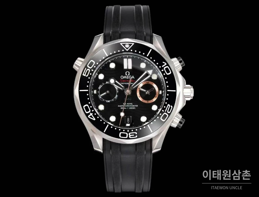 오메가 씨마스터 다이버 300M 007 퍼스트 라이트 블랙 세라믹 크로노그래프 러버 스트랩 시계 44mm