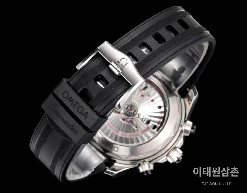 오메가 씨마스터 다이버 300M 007 퍼스트 라이트 블랙 세라믹 크로노그래프 러버 스트랩 시계 44mm