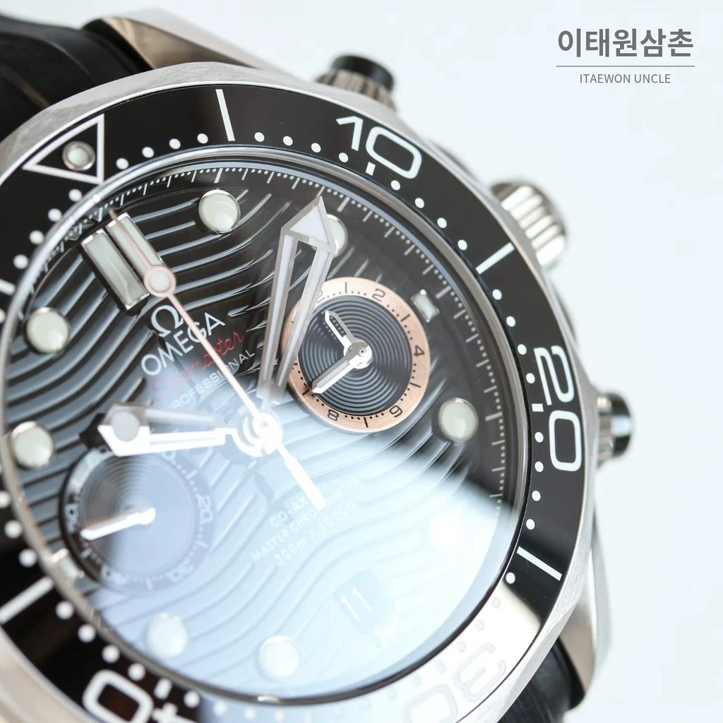 오메가 씨마스터 다이버 300M 007 퍼스트라이트 블랙다이얼 러버밴드 크로노그래프 44mm