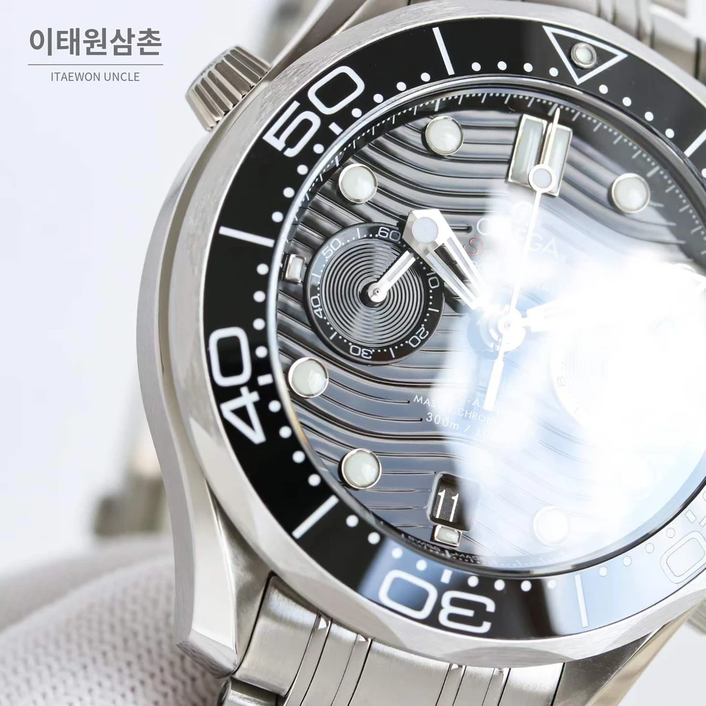 오메가 씨마스터 다이버 300M 007 퍼스트라이트 블랙다이얼 스틸밴드 크로노그래프 44mm
