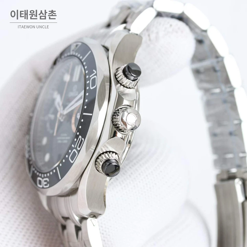 오메가 씨마스터 다이버 300M 007 퍼스트라이트 블랙다이얼 스틸밴드 크로노그래프 44mm