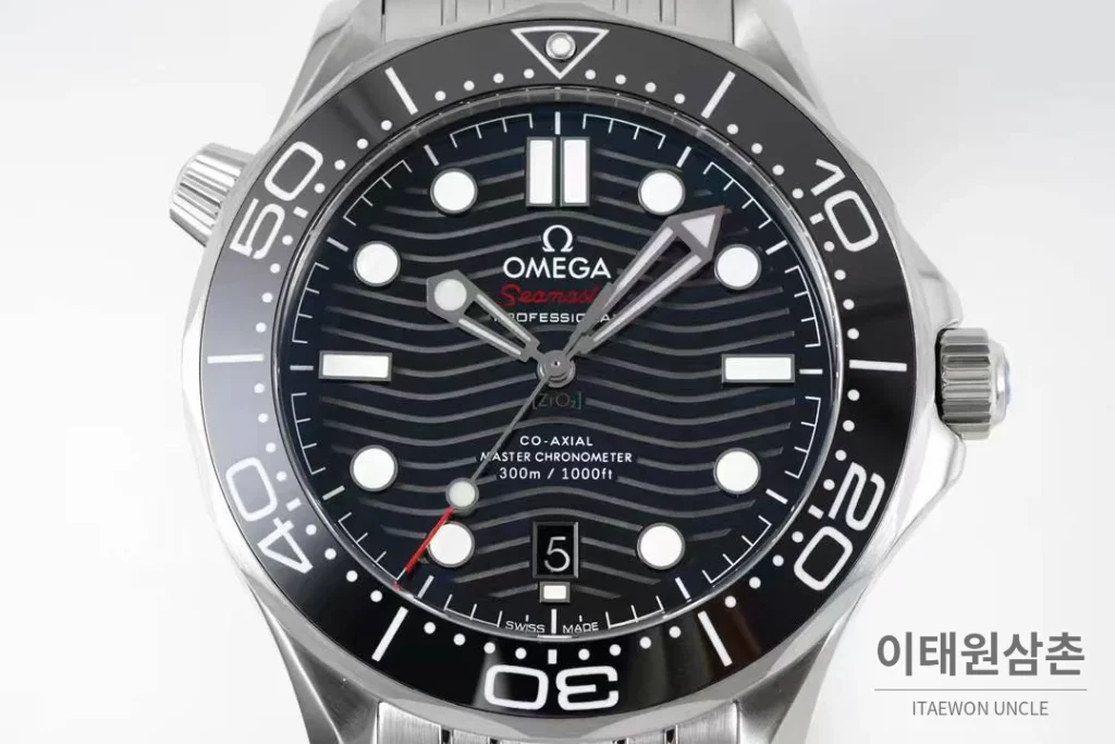 오메가 씨마스터 다이버 300M 블랙 세라믹 웨이브 다이얼 오토매틱 42mm 스틸 브레이슬릿 블랙 베젤