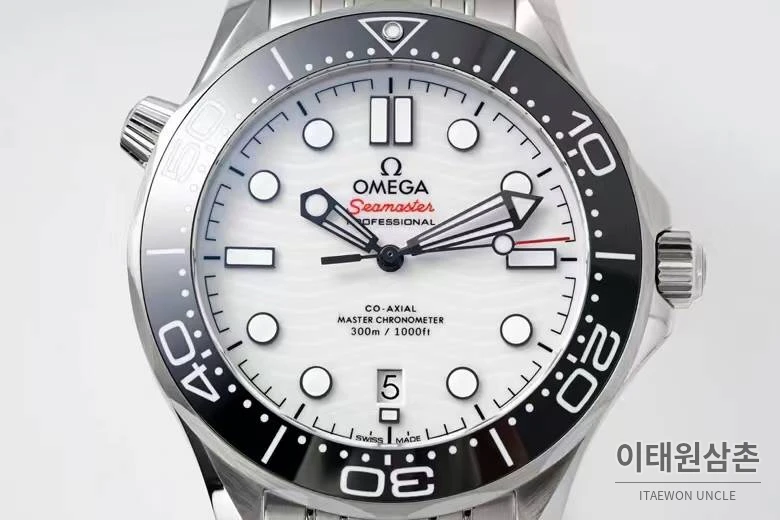 오메가 씨마스터 다이버 300M 블랙 세라믹 웨이브 다이얼 오토매틱 42mm 스틸 브레이슬릿 블랙 베젤 (2)