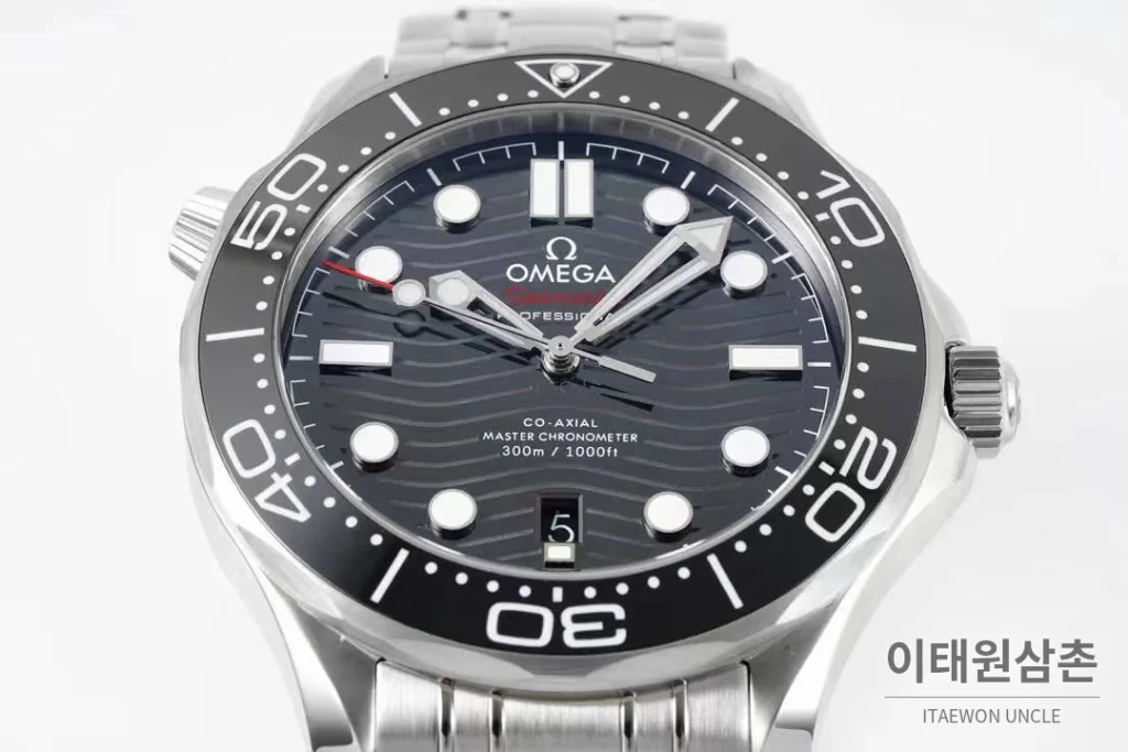 오메가 씨마스터 다이버 300M 블랙 세라믹 웨이브 다이얼 오토매틱 42mm 스틸 브레이슬릿 블랙 베젤