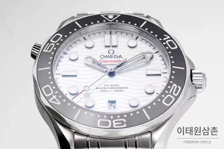 오메가 씨마스터 다이버 300M 블랙 세라믹 웨이브 다이얼 오토매틱 42mm 스틸 브레이슬릿 블랙 베젤 (2)