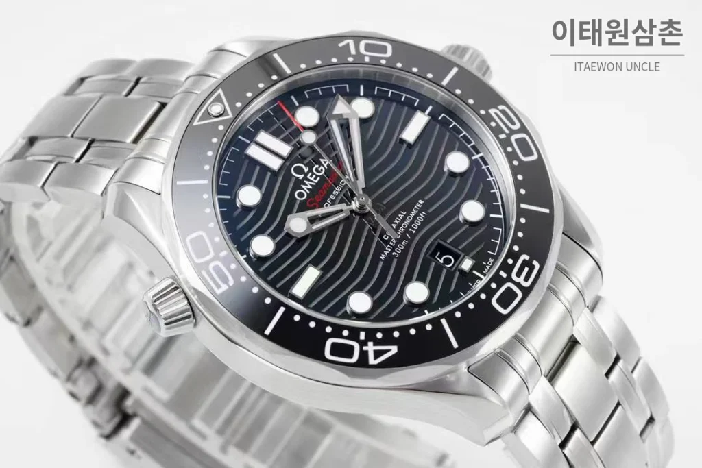 오메가 씨마스터 다이버 300M 블랙 세라믹 웨이브 다이얼 오토매틱 42mm 스틸 브레이슬릿 블랙 베젤