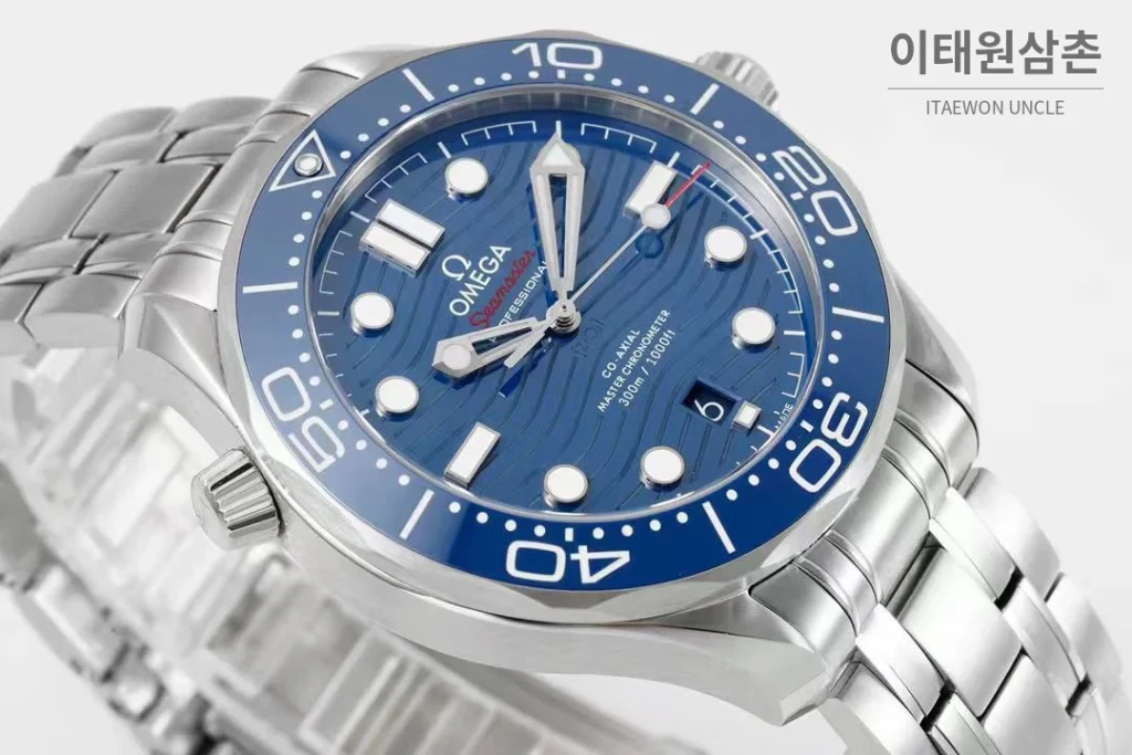 오메가 씨마스터 다이버 300M 블랙 세라믹 웨이브 다이얼 오토매틱 42mm 스틸 브레이슬릿 블루 베젤
