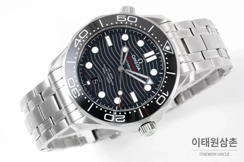 오메가 씨마스터 다이버 300M 블랙 세라믹 웨이브 다이얼 오토매틱 42mm 스틸 브레이슬릿 블랙 베젤