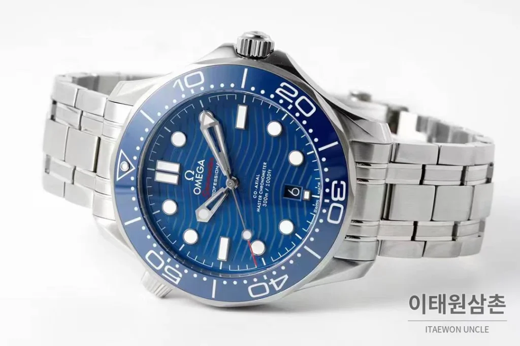 오메가 씨마스터 다이버 300M 블랙 세라믹 웨이브 다이얼 오토매틱 42mm 스틸 브레이슬릿 블루 베젤
