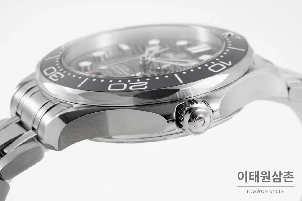 오메가 씨마스터 다이버 300M 블랙 세라믹 웨이브 다이얼 오토매틱 42mm 스틸 브레이슬릿 블랙 베젤
