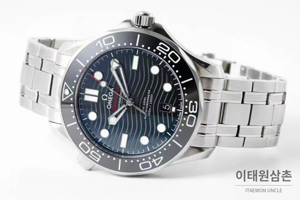 오메가 씨마스터 다이버 300M 블랙 세라믹 웨이브 다이얼 오토매틱 42mm 스틸 브레이슬릿 블랙 베젤