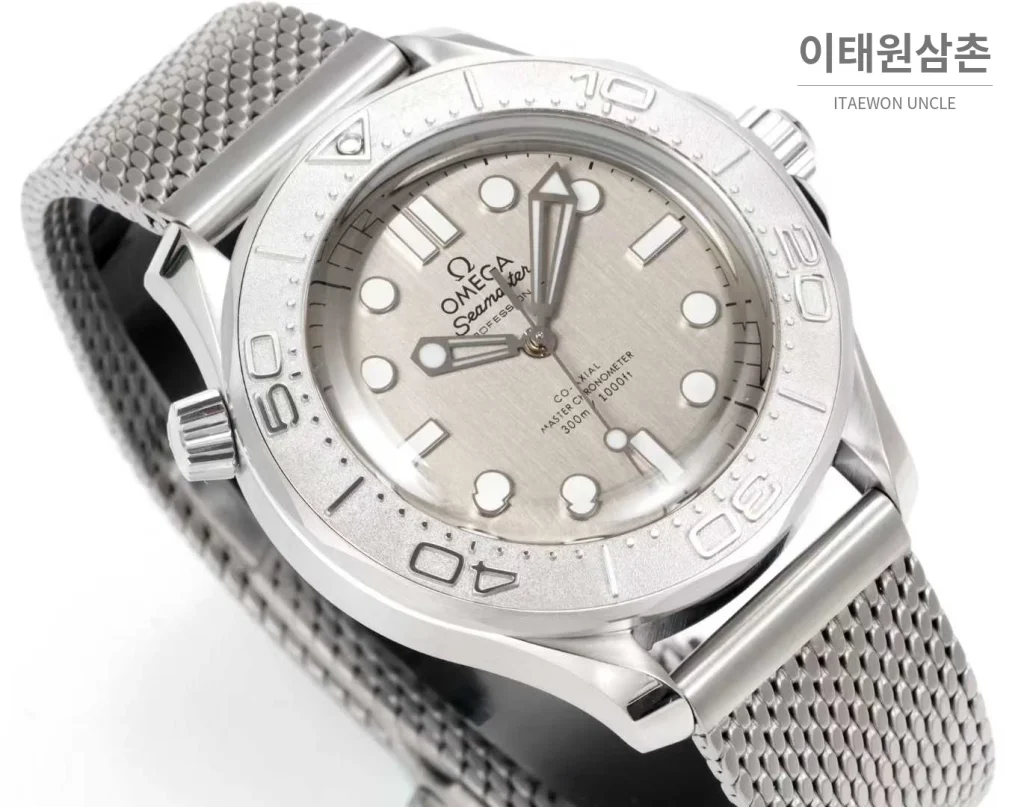 오메가 씨마스터 다이버300M 티타늄베젤 그레이다이얼 야광 오토매틱 42mm 스틸 브레이슬릿
