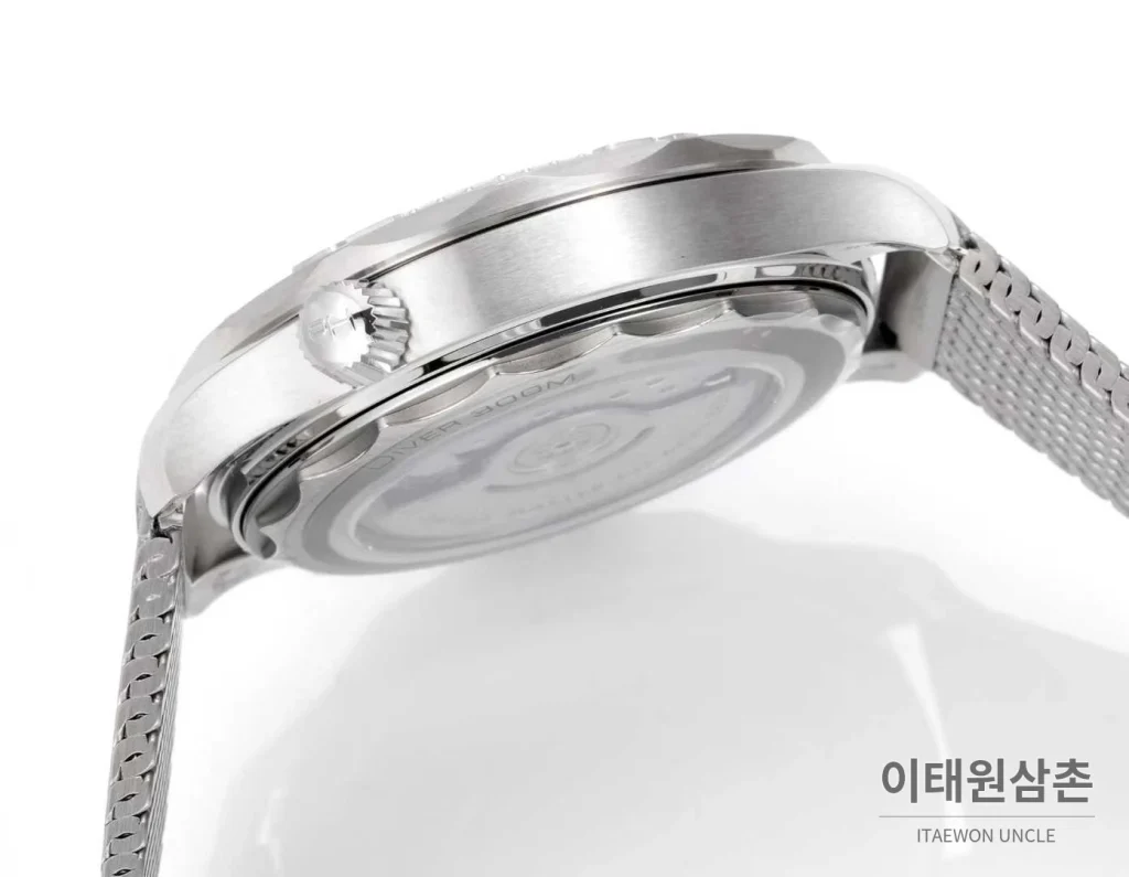 오메가 씨마스터 다이버300M 티타늄베젤 그레이다이얼 야광 오토매틱 42mm 스틸 브레이슬릿