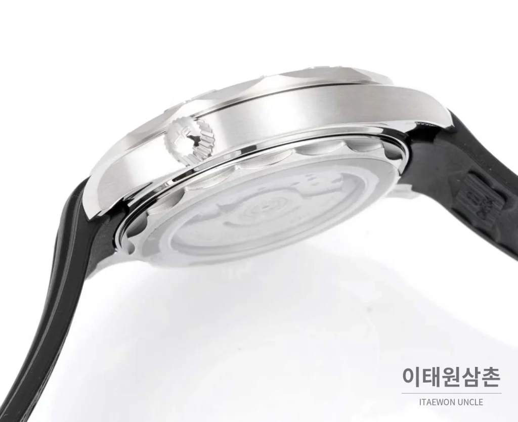 오메가 씨마스터 다이버300M 티타늄베젤 그레이다이얼 야광 오토매틱 42mm 블랙 러버 스트랩