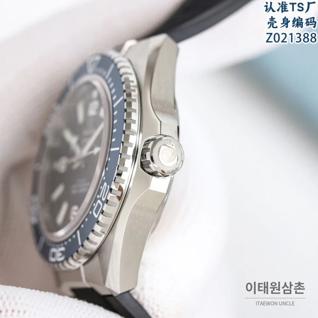 오메가 씨마스터 플래닛오션 4세대 세라믹베젤 오토매틱 42mm (2)