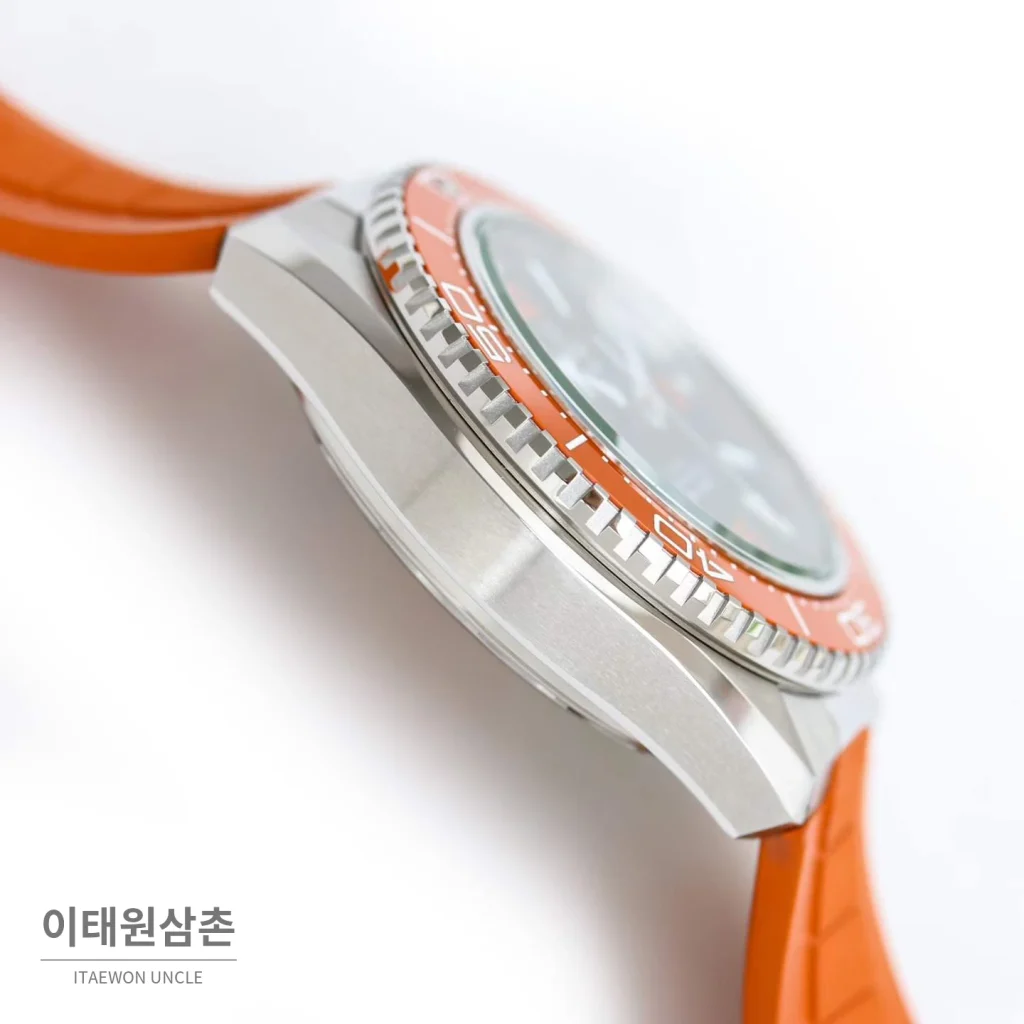 오메가 씨마스터 플래닛오션 600M 세라믹베젤 오렌지 러버스트랩 다이버워치 42mm