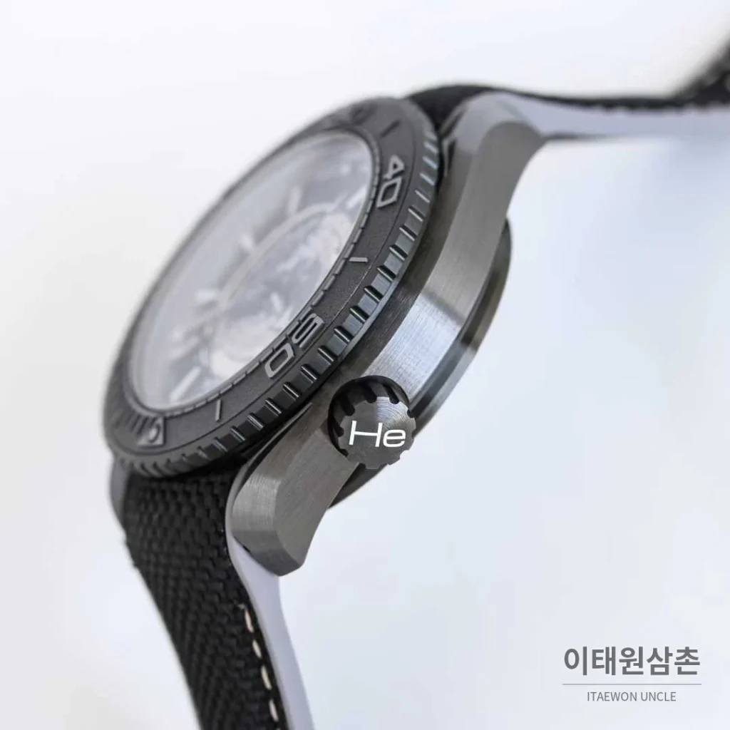 오메가 씨마스터 플래닛오션 세라믹 월드타이머 블랙다이얼 오토매틱 45.5mm