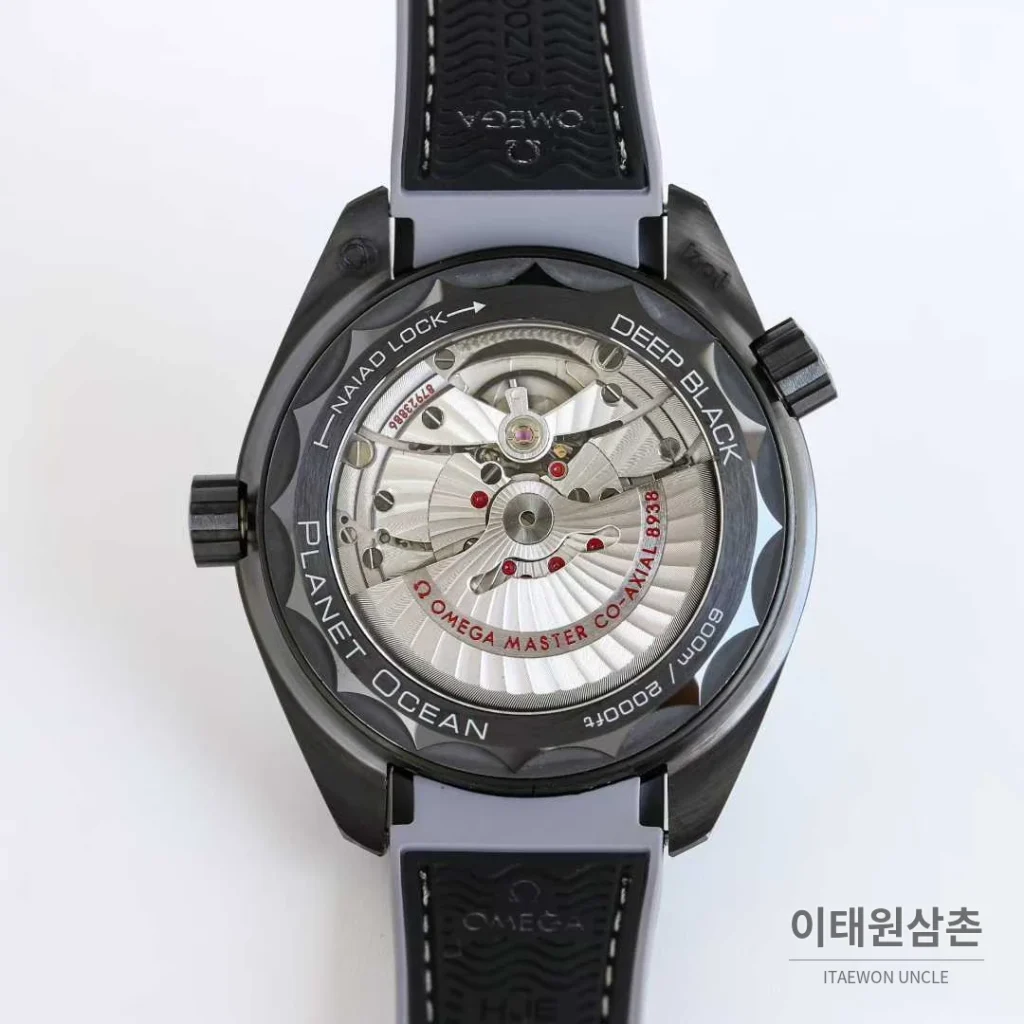 오메가 씨마스터 플래닛오션 세라믹 월드타이머 블랙다이얼 오토매틱 45.5mm