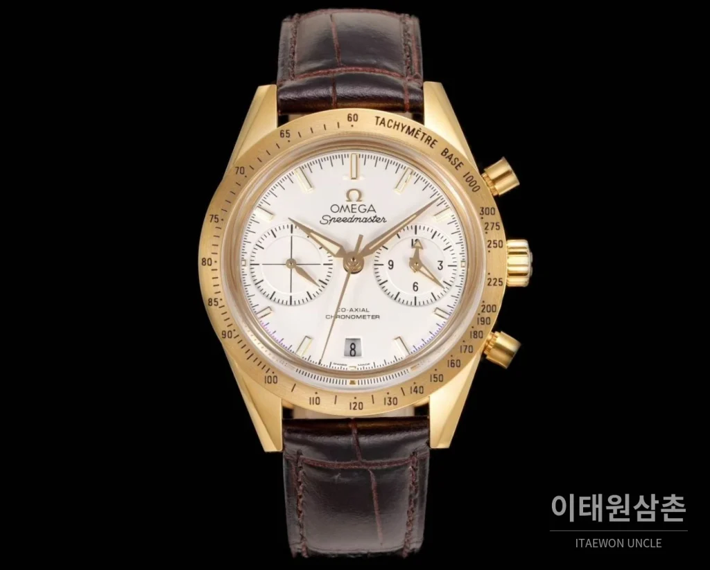 오메가 스피드마스터 '57 레더 화이트다이얼 크로노그래프 오토매틱 41.5mm 블랙 / 실버 골드 베젤
