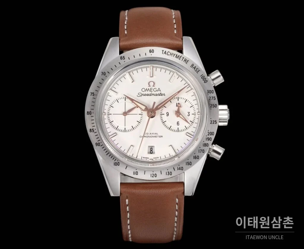 오메가 스피드마스터 '57 레더 화이트다이얼 크로노그래프 오토매틱 41.5mm 블랙 / 실버