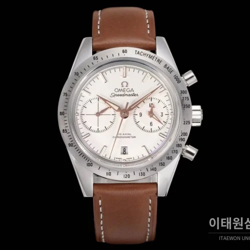 오메가 스피드마스터 '57 레더 화이트다이얼 크로노그래프 오토매틱 41.5mm 블랙 / 실버