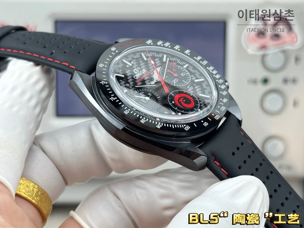 오메가 스피드마스터 아폴로8 블랙세라믹 스켈레톤 레드 크로노그래프 러버밴드 44.25mm