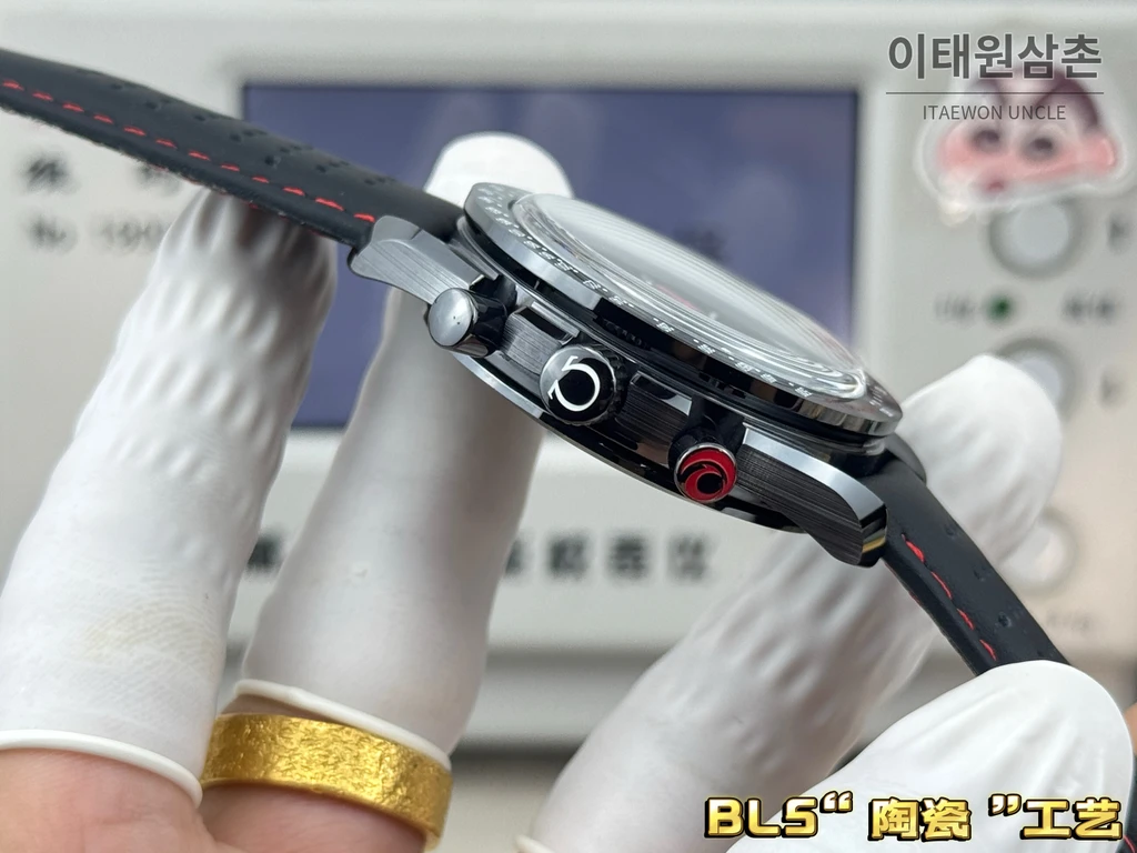 오메가 스피드마스터 아폴로8 블랙세라믹 스켈레톤 레드 크로노그래프 러버밴드 44.25mm