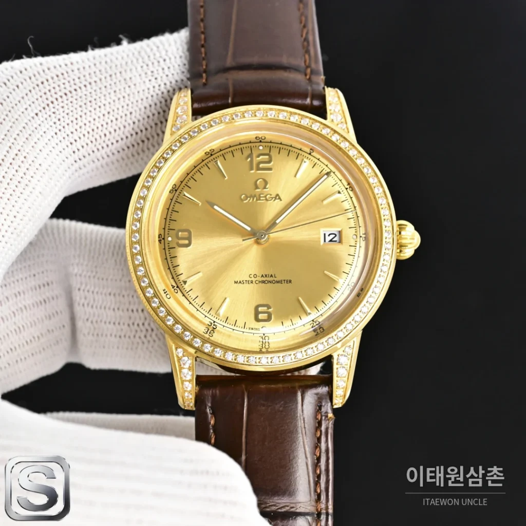 오메가 스피드마스터 오토매틱 40mm 화이트 다이얼 블랙 가죽 스트랩 골드 베젤