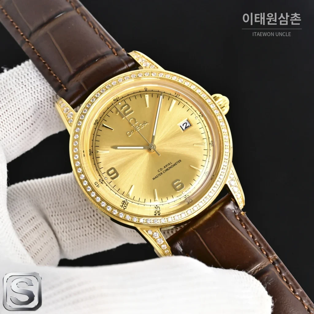 오메가 스피드마스터 오토매틱 40mm 화이트 다이얼 블랙 가죽 스트랩 골드 베젤