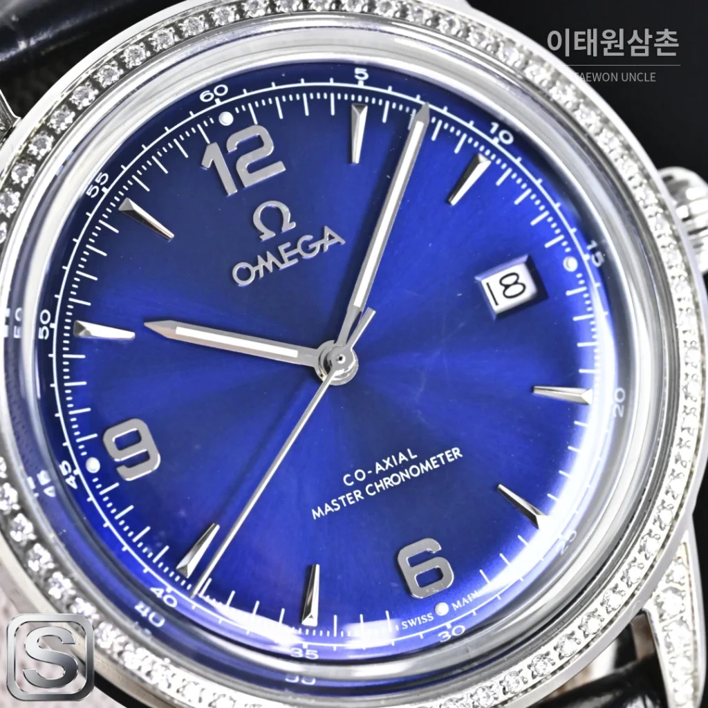 오메가 스피드마스터 오토매틱 40mm 화이트 다이얼 블랙 가죽 스트랩 실버 베젤