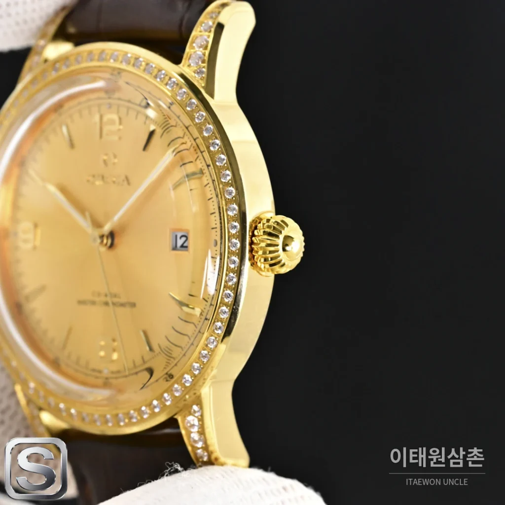 오메가 스피드마스터 오토매틱 40mm 화이트 다이얼 블랙 가죽 스트랩 골드 베젤