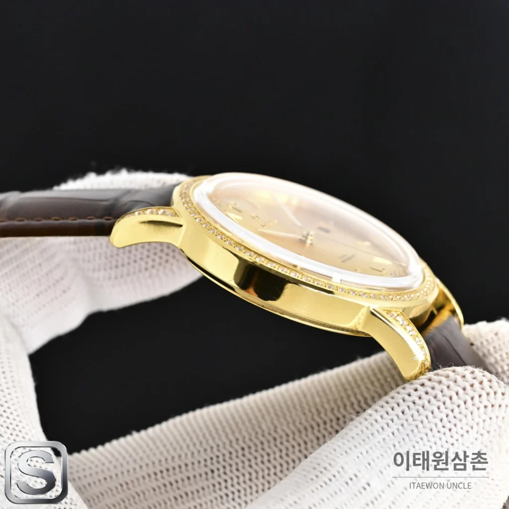 오메가 스피드마스터 오토매틱 40mm 화이트 다이얼 블랙 가죽 스트랩 골드 베젤