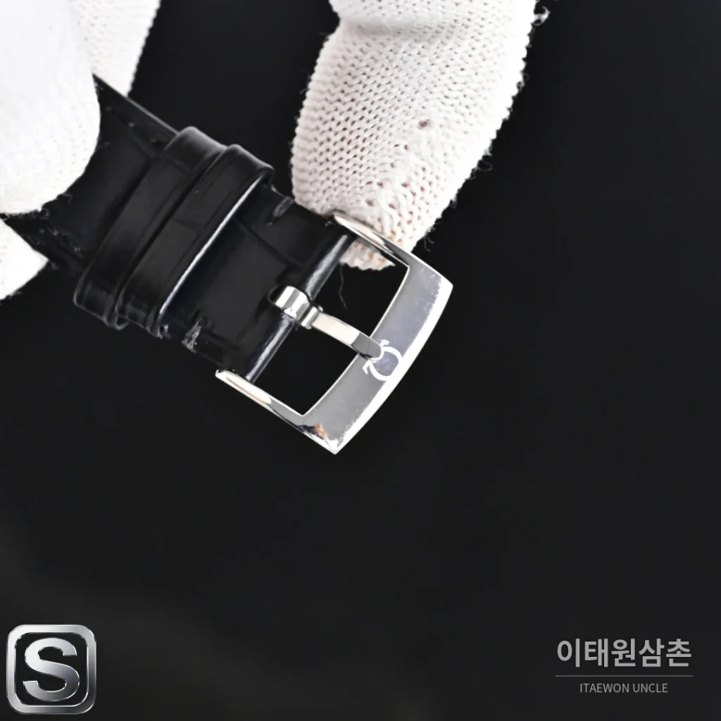 오메가 스피드마스터 오토매틱 40mm 화이트 다이얼 블랙 가죽 스트랩 실버 베젤