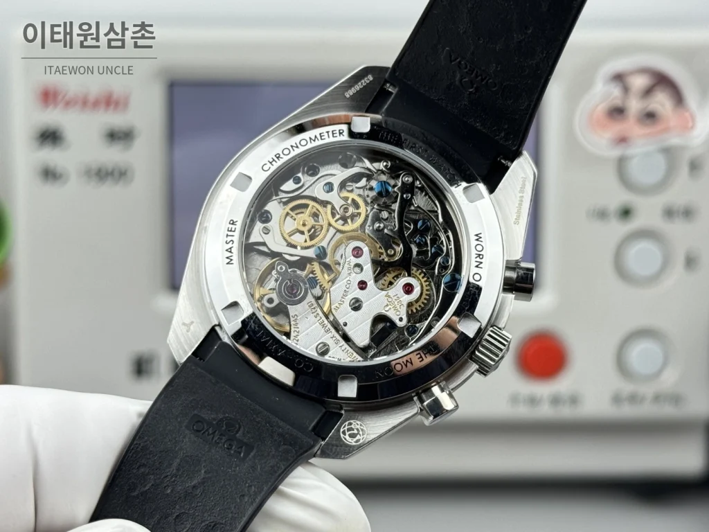 오메가 스피드마스터 크로노그래프 오토매틱 42mm 블랙 다이얼 블랙 러버 스트랩 블랙 베젤