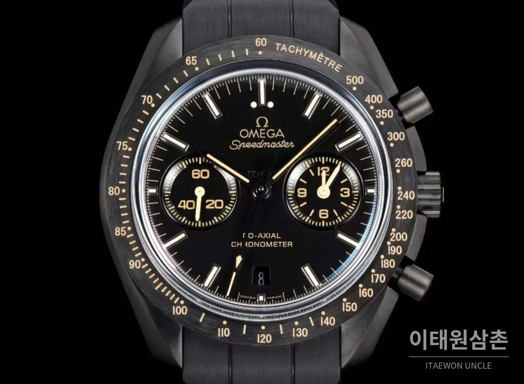 오메가 스피드마스터 세라믹 블랙다이얼 크로노그래프 오토매틱 44.25mm 블랙 러버 스트랩 블랙 베젤 (2)