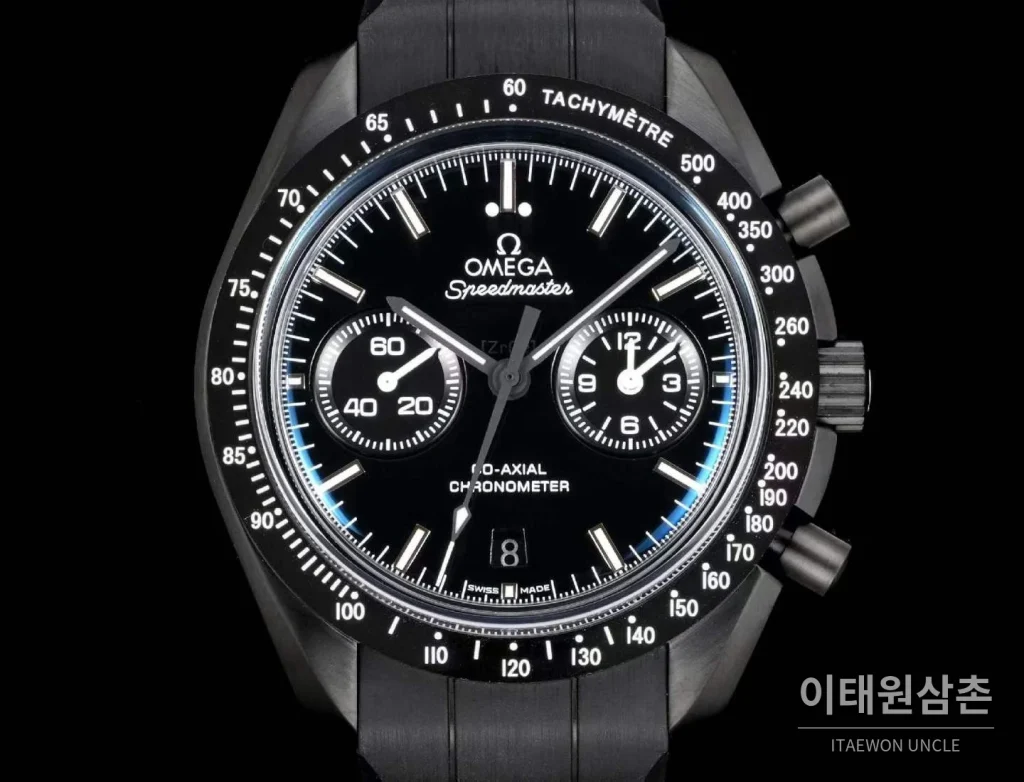오메가 스피드마스터 세라믹 블랙다이얼 크로노그래프 오토매틱 44.25mm 블랙 러버 스트랩 블랙 베젤 (3)