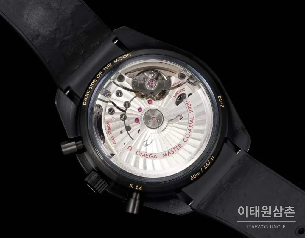 오메가 스피드마스터 세라믹 블랙다이얼 크로노그래프 오토매틱 44.25mm 블랙 러버 스트랩 블랙 베젤 (2)