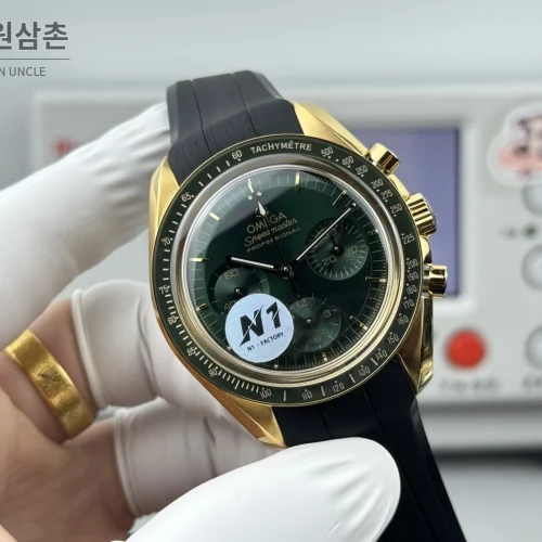 오메가 스피드마스터 크로노그래프 오토매틱 42mm 그린 다이얼 블랙 러버 스트랩 그린 베젤 골드 케이스