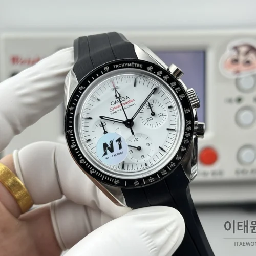 오메가 스피드마스터 크로노그래프 오토매틱 42mm 화이트 다이얼 블랙 러버 스트랩 블랙 베젤