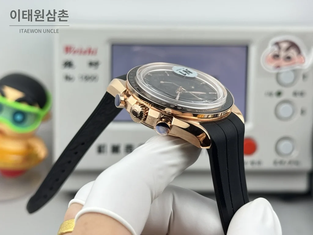 오메가 스피드마스터 크로노그래프 오토매틱 42mm 블랙 다이얼 블랙 러버 스트랩 로즈골드 베젤 로즈골드 케이스