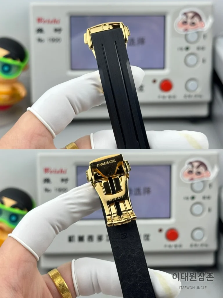 오메가 스피드마스터 크로노그래프 오토매틱 42mm 샴페인 다이얼 블랙 러버 스트랩 블랙 베젤 골드 케이스